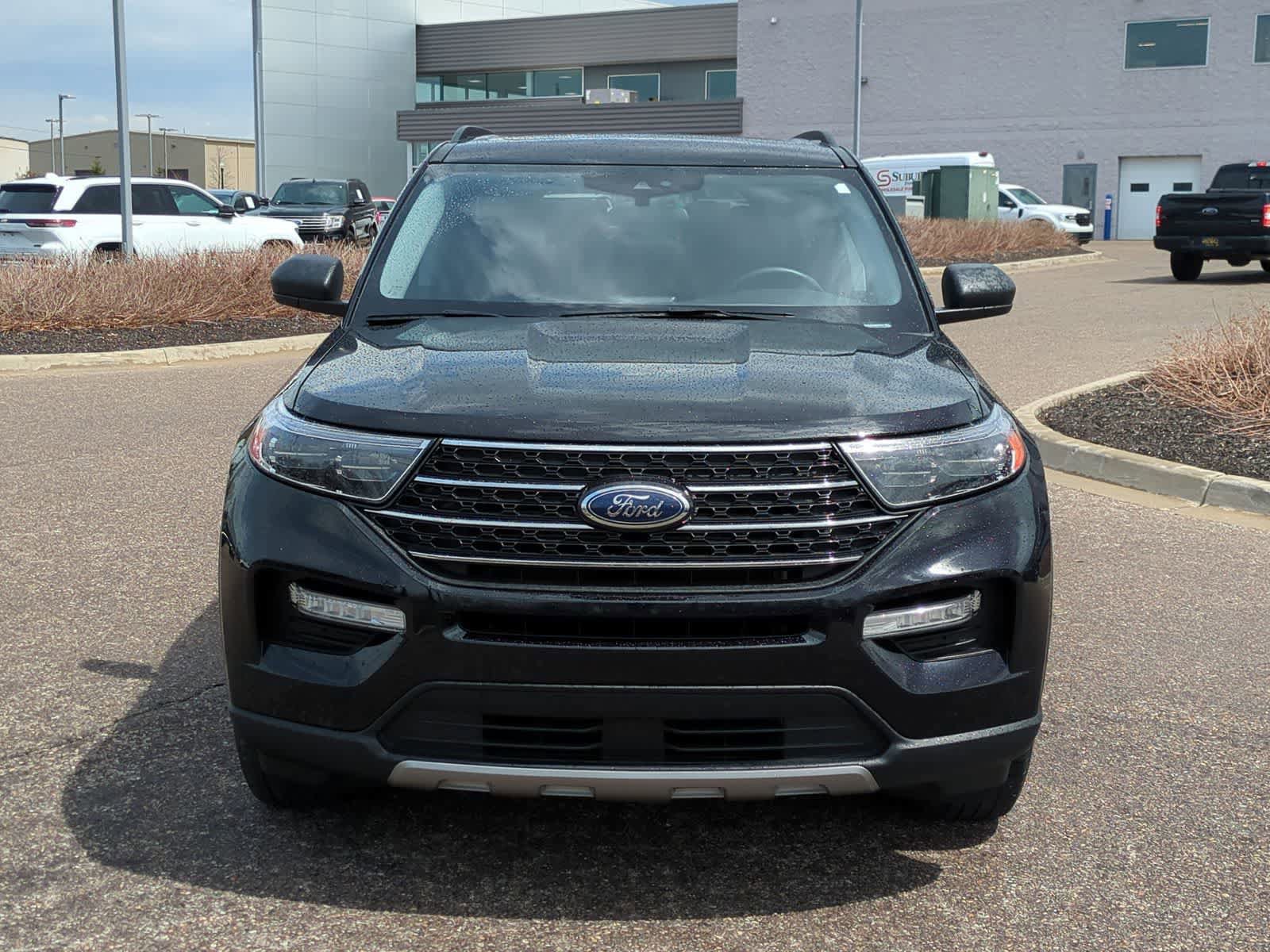Certified 2023 Ford Explorer XLT w/ Equipment Group 202A AWD/4WD image 3
