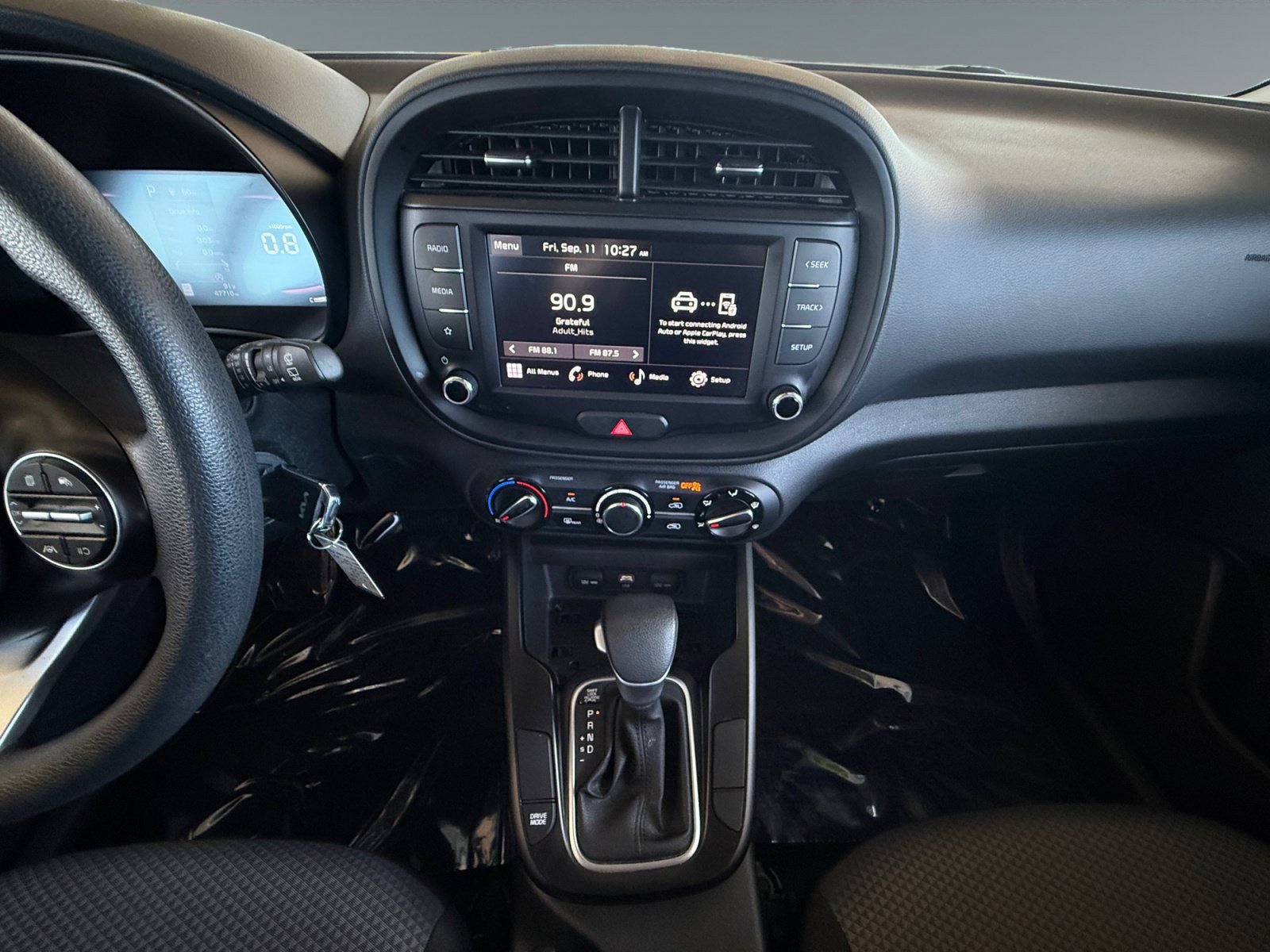 Used 2025 Kia Soul LX w/ LX Technology Package FWD image 15