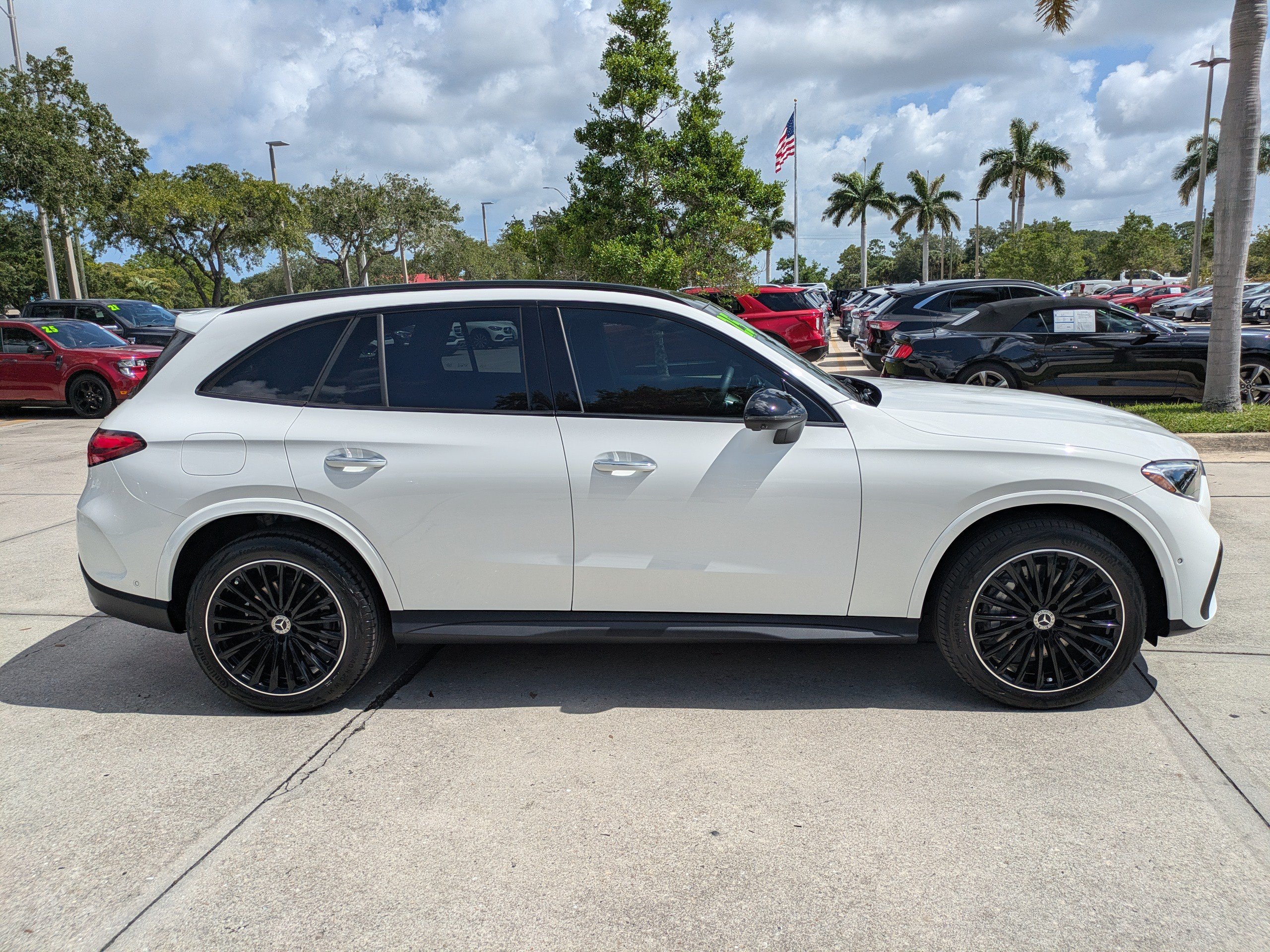Used 2025 Mercedes-Benz GLC 300 4MATIC image 3