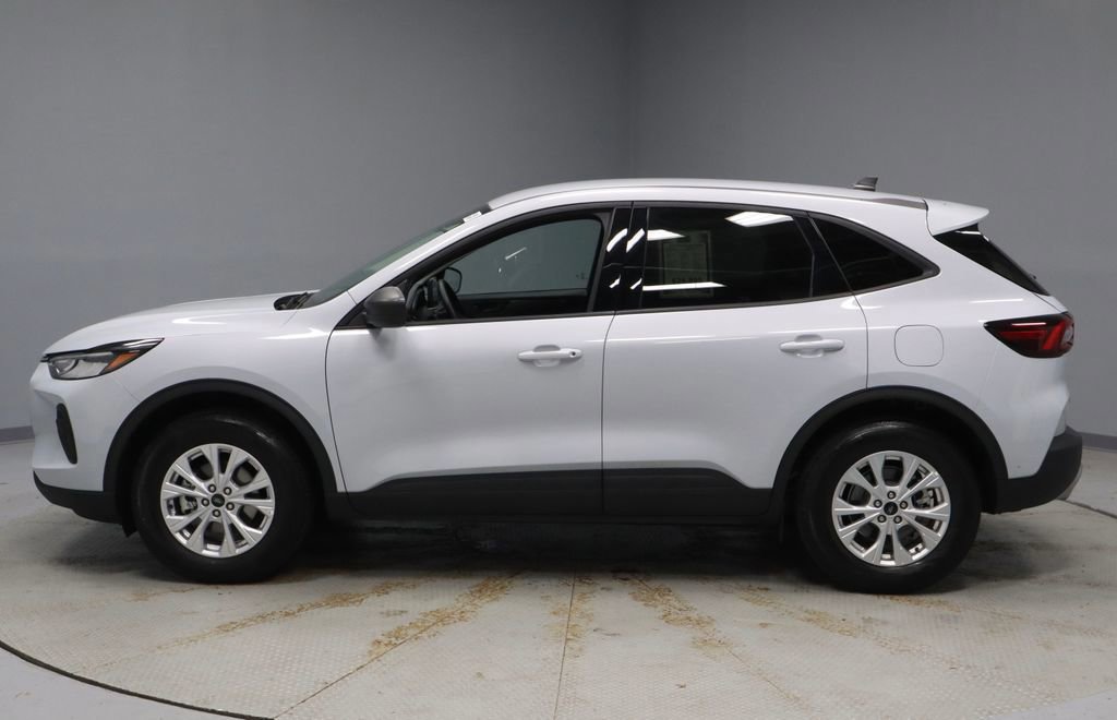 Certified 2025 Ford Escape Active w/ Cold Weather Package image 2