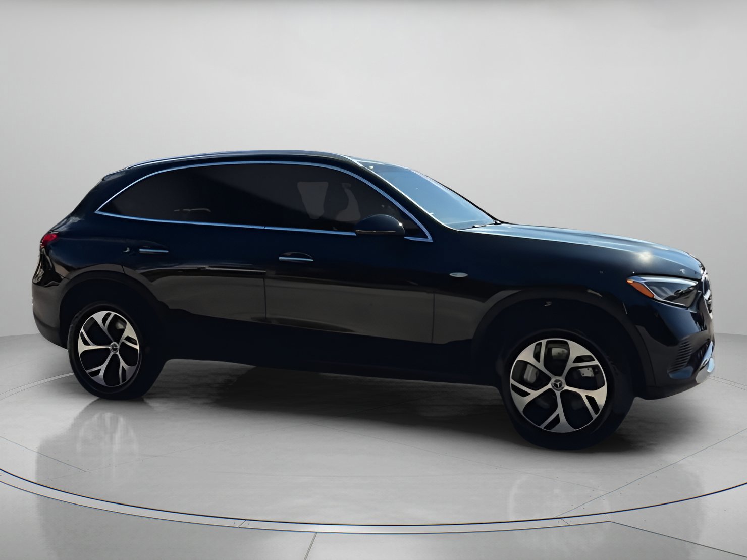 Used 2025 Mercedes-Benz GLC 350e 4MATIC image 30