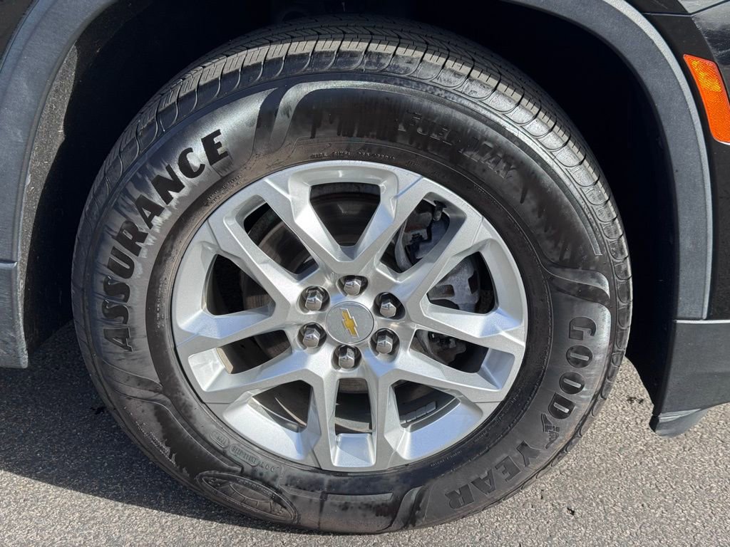 Used 2023 Chevrolet Traverse LS w/ Safety Package image 43