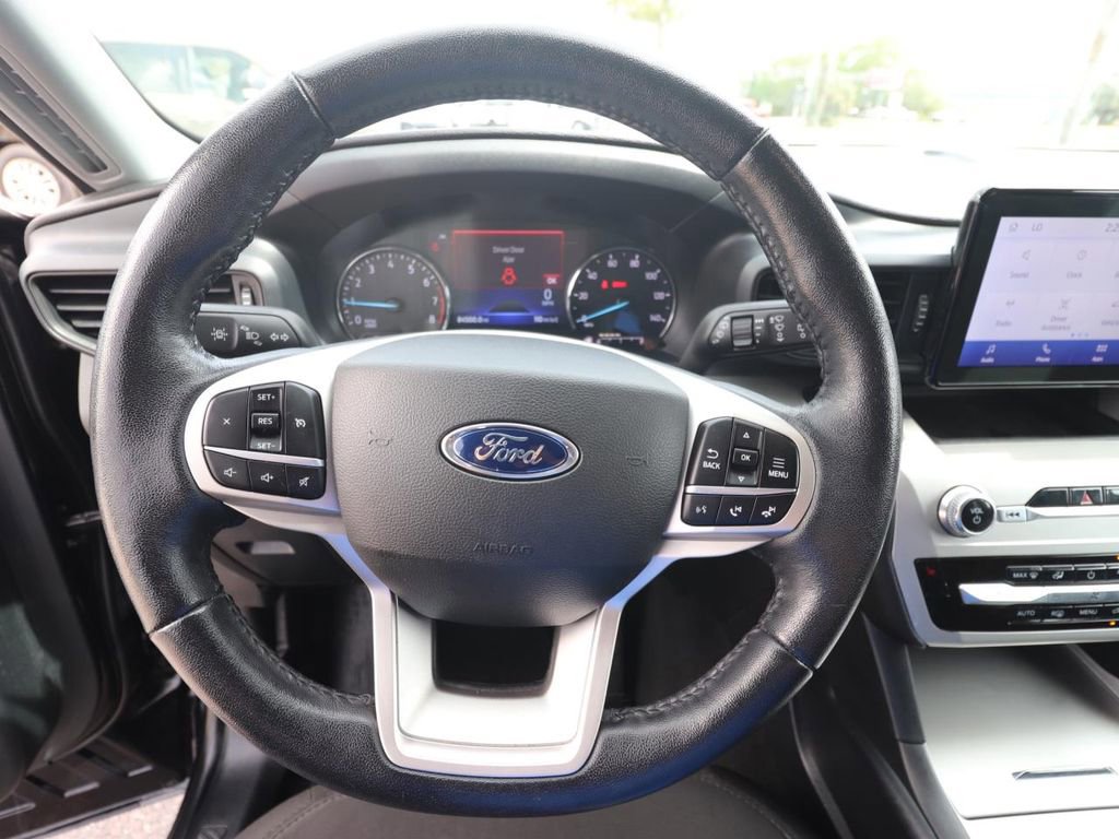 Certified 2022 Ford Explorer XLT image 17