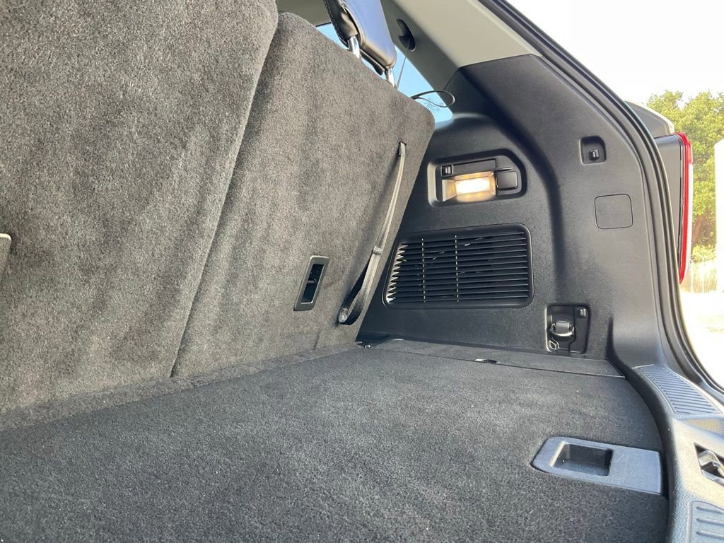 Certified 2022 Ford Explorer XLT w/ Equipment Group 202A image 30