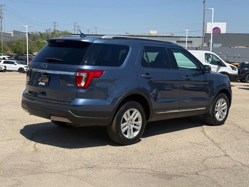 Certified 2019 Ford Explorer XLT w/ Equipment Group 202A AWD/4WD image 3