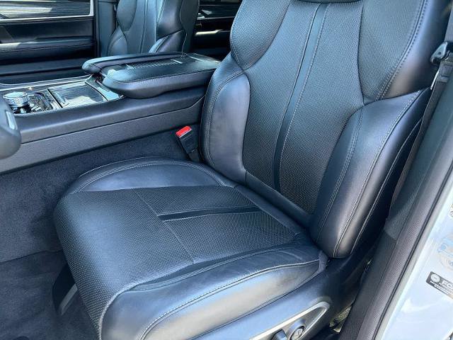 Used 2022 Jeep Wagoneer Series III w/ Rear Seat Video Group 1 AWD/4WD image 17