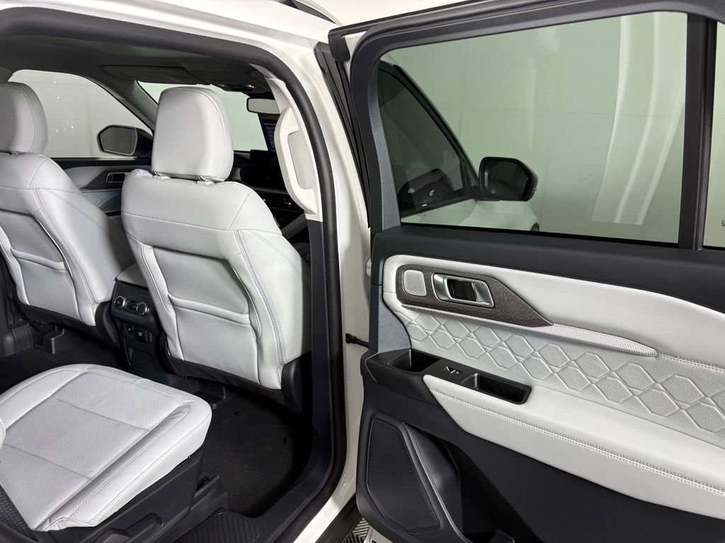 Certified 2025 Ford Explorer Platinum w/ Ultimate Package AWD/4WD image 37