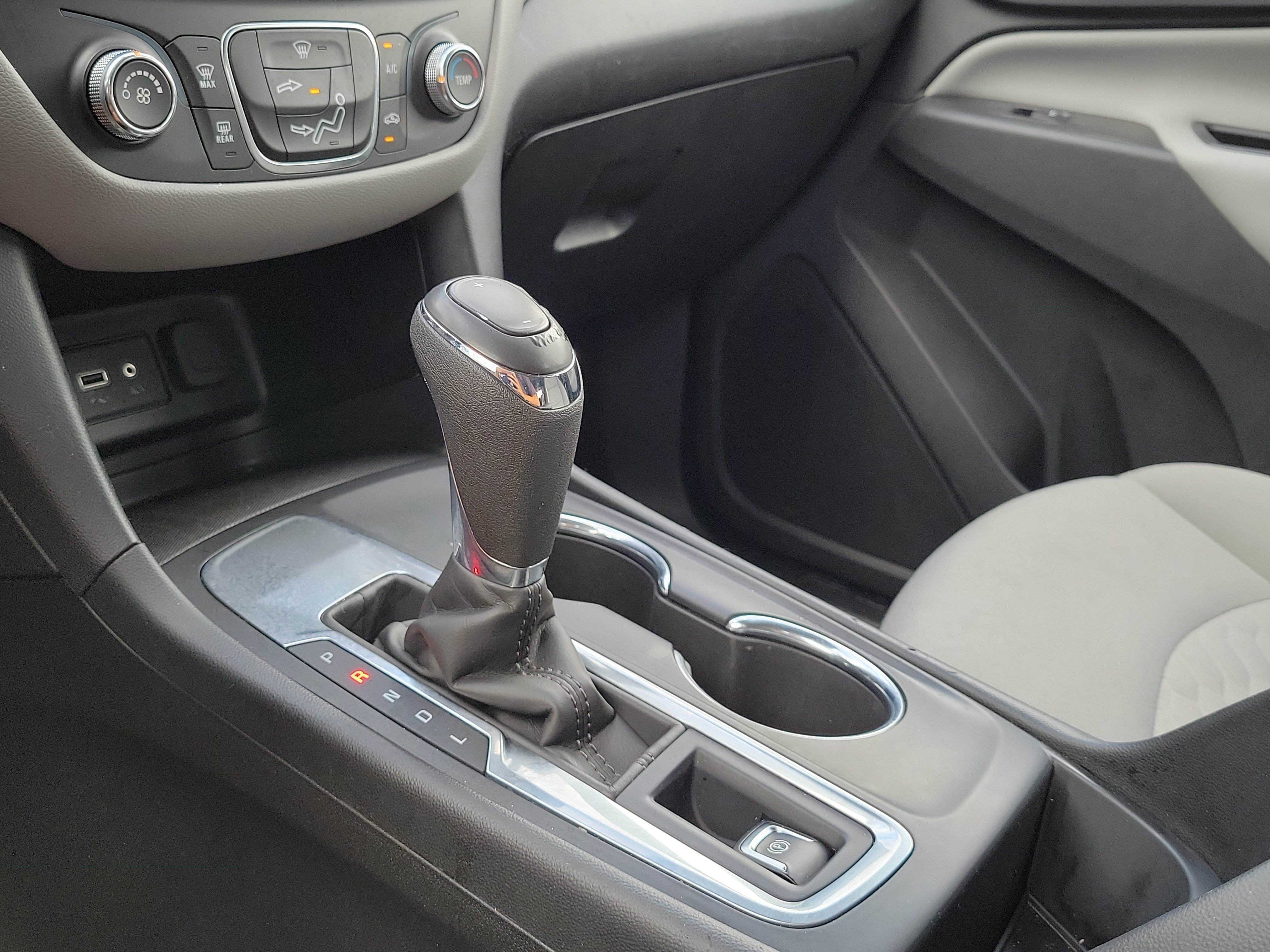 Used 2019 Chevrolet Equinox LS FWD image 27