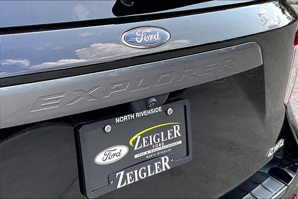 Certified 2022 Ford Explorer XLT w/ Equipment Group 202A AWD/4WD image 8