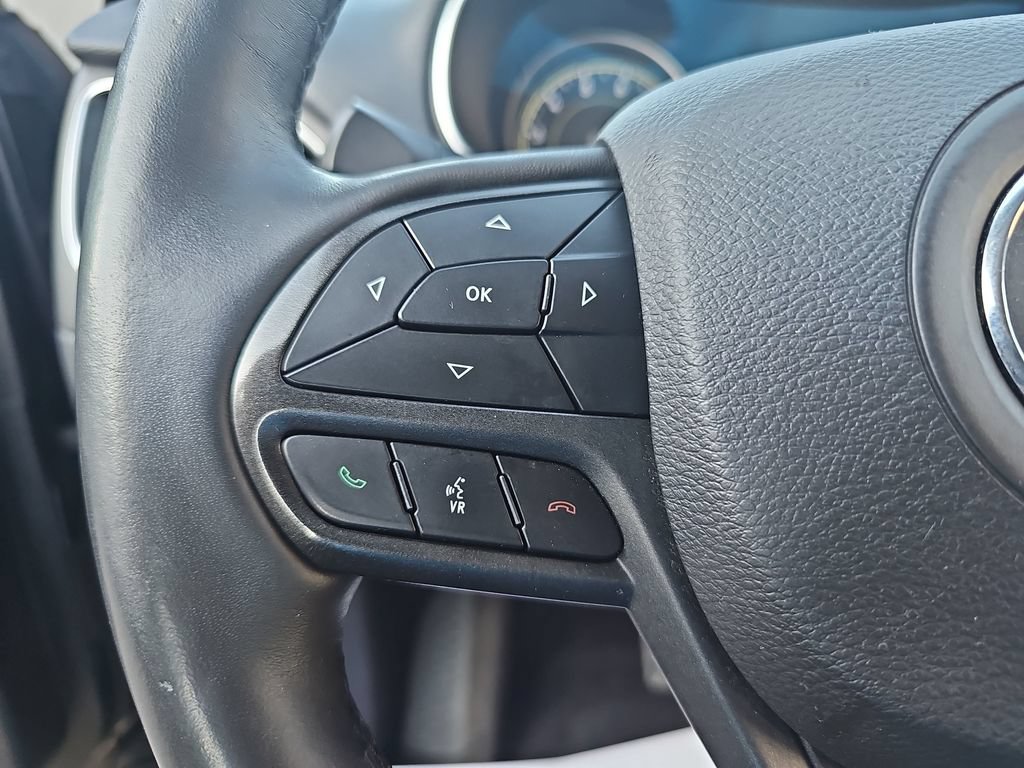 Used 2019 Jeep Cherokee Trailhawk w/ Comfort/Convenience Group AWD/4WD image 16