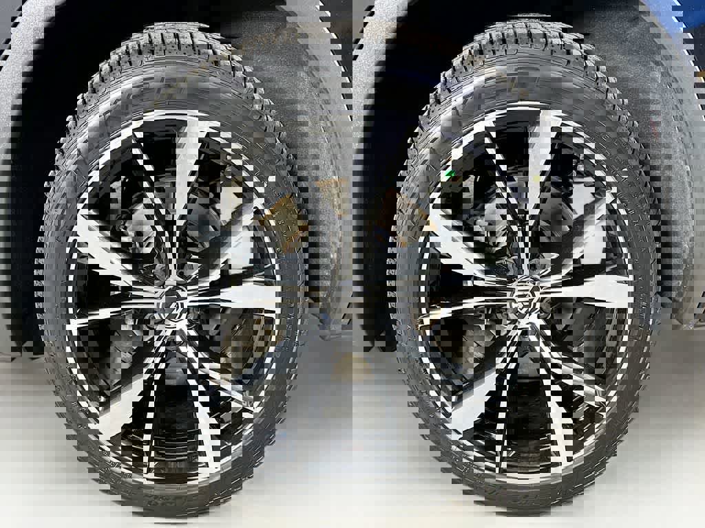 Used 2022 Volkswagen Tiguan SEL R-Line image 11