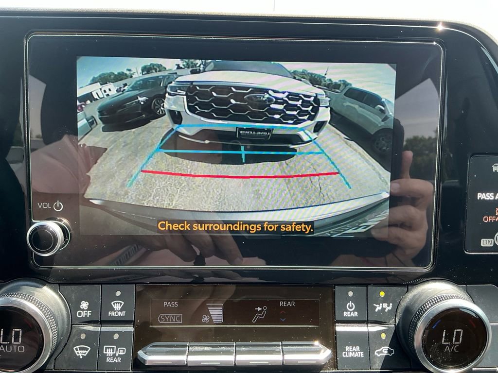 Used 2024 Toyota Highlander LE FWD image 26