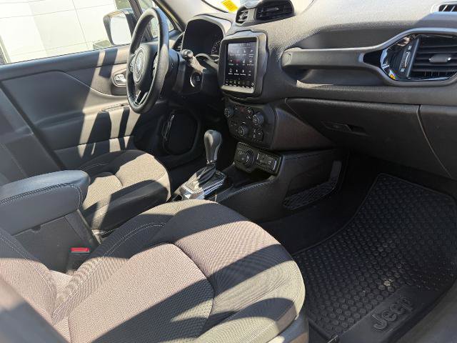 Used 2022 Jeep Renegade Altitude w/ Convenience Group AWD/4WD image 9