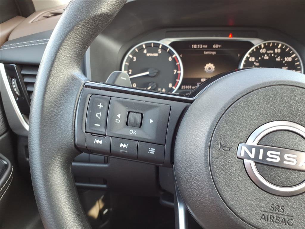 Used 2022 Nissan Rogue SV image 16