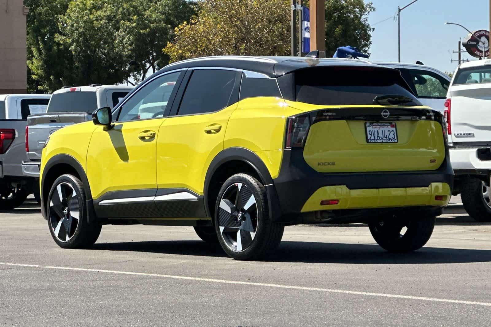 Used 2025 Nissan Kicks SR FWD image 7