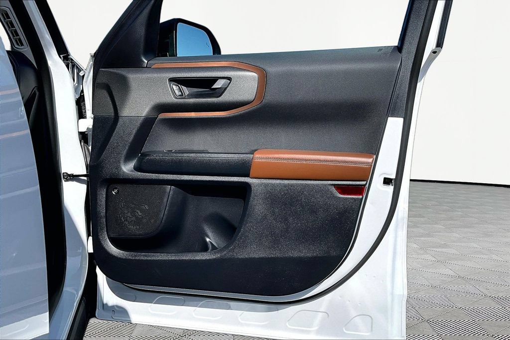 Certified 2025 Ford Bronco Sport Outer Banks w/ Outer Banks Tech Package+ AWD/4WD image 24