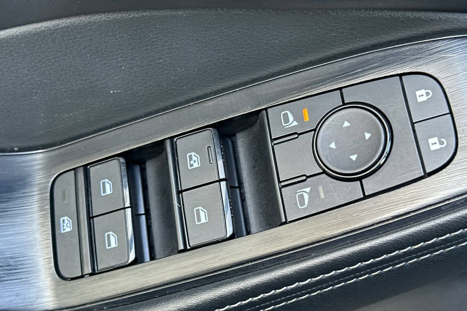 Used 2025 Nissan Rogue SV FWD image 14