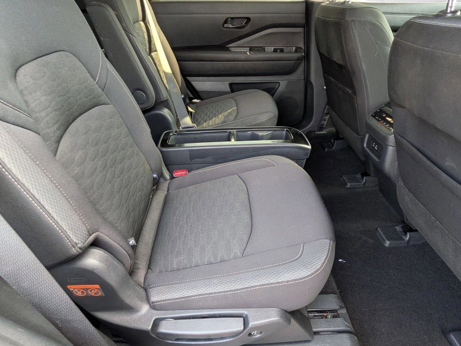 Used 2024 Nissan Pathfinder SV w/ SV Premium Package FWD image 18