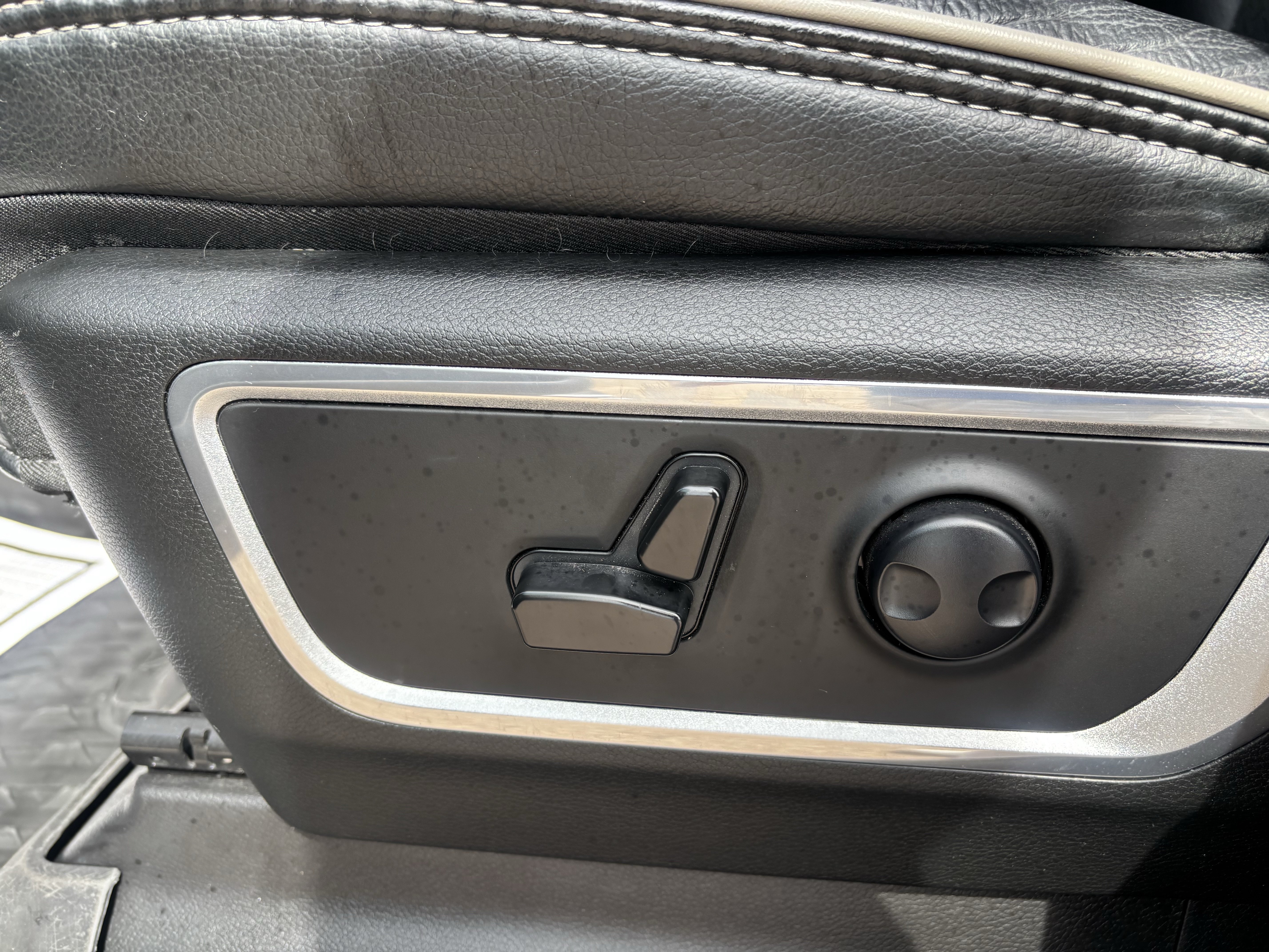 Used 2023 RAM 1500 Laramie AWD/4WD image 13