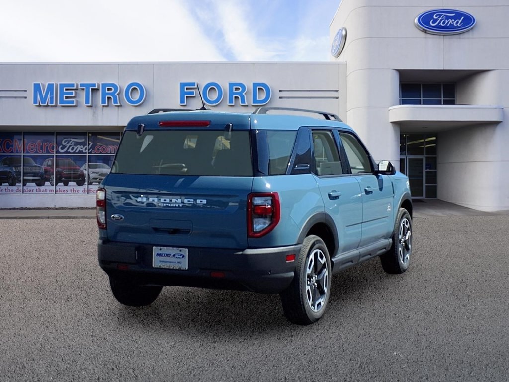 Certified 2023 Ford Bronco Sport Outer Banks w/ Tech Package AWD/4WD image 3