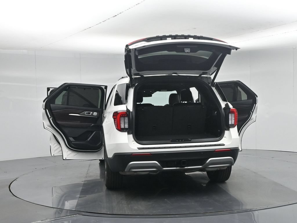 Certified 2025 Ford Explorer Platinum RWD image 39