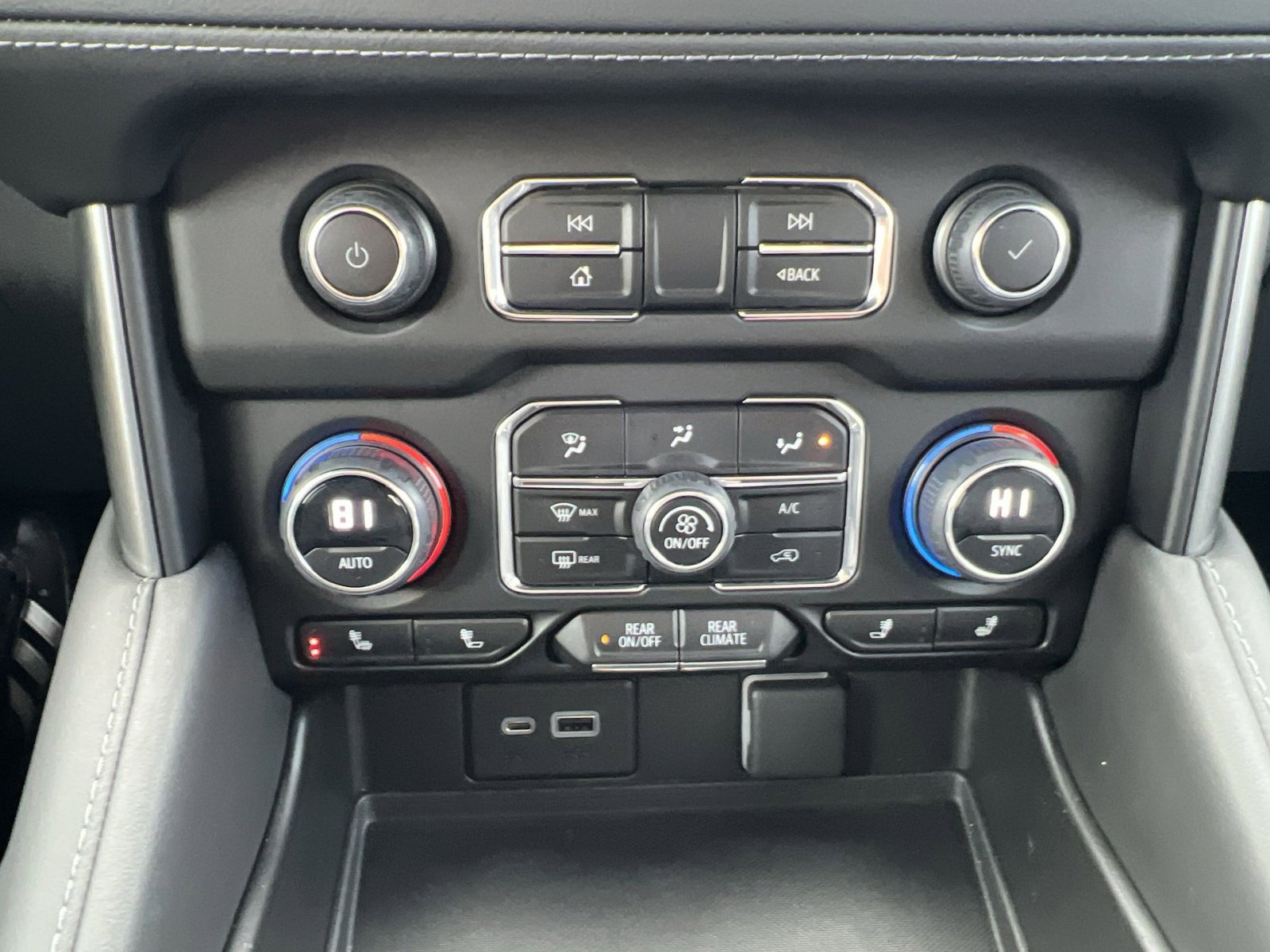 Used 2023 Chevrolet Tahoe Z71 w/ Luxury Package image 20