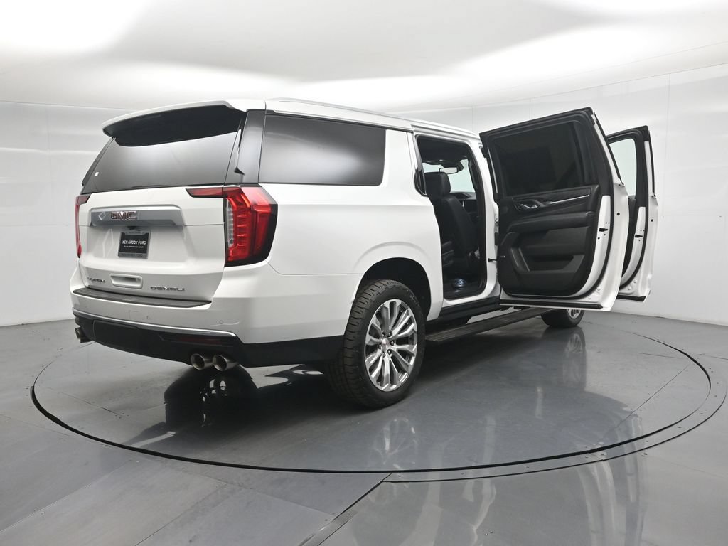 Used 2023 GMC Yukon XL Denali AWD/4WD image 5
