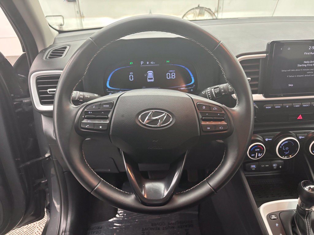 Used 2024 Hyundai Venue Limited FWD image 19