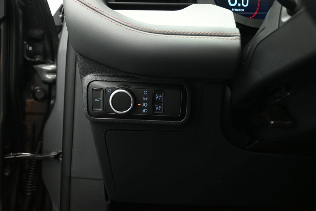 Certified 2025 Ford Explorer Active AWD/4WD image 10