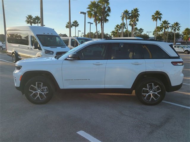 Used 2025 Jeep Grand Cherokee Limited w/ Trailer Tow Package image 7