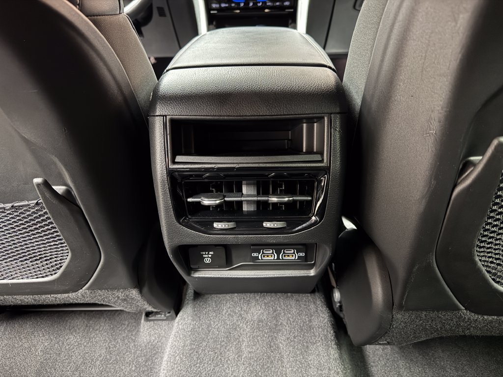 Used 2022 Jeep Grand Cherokee Altitude AWD/4WD image 11