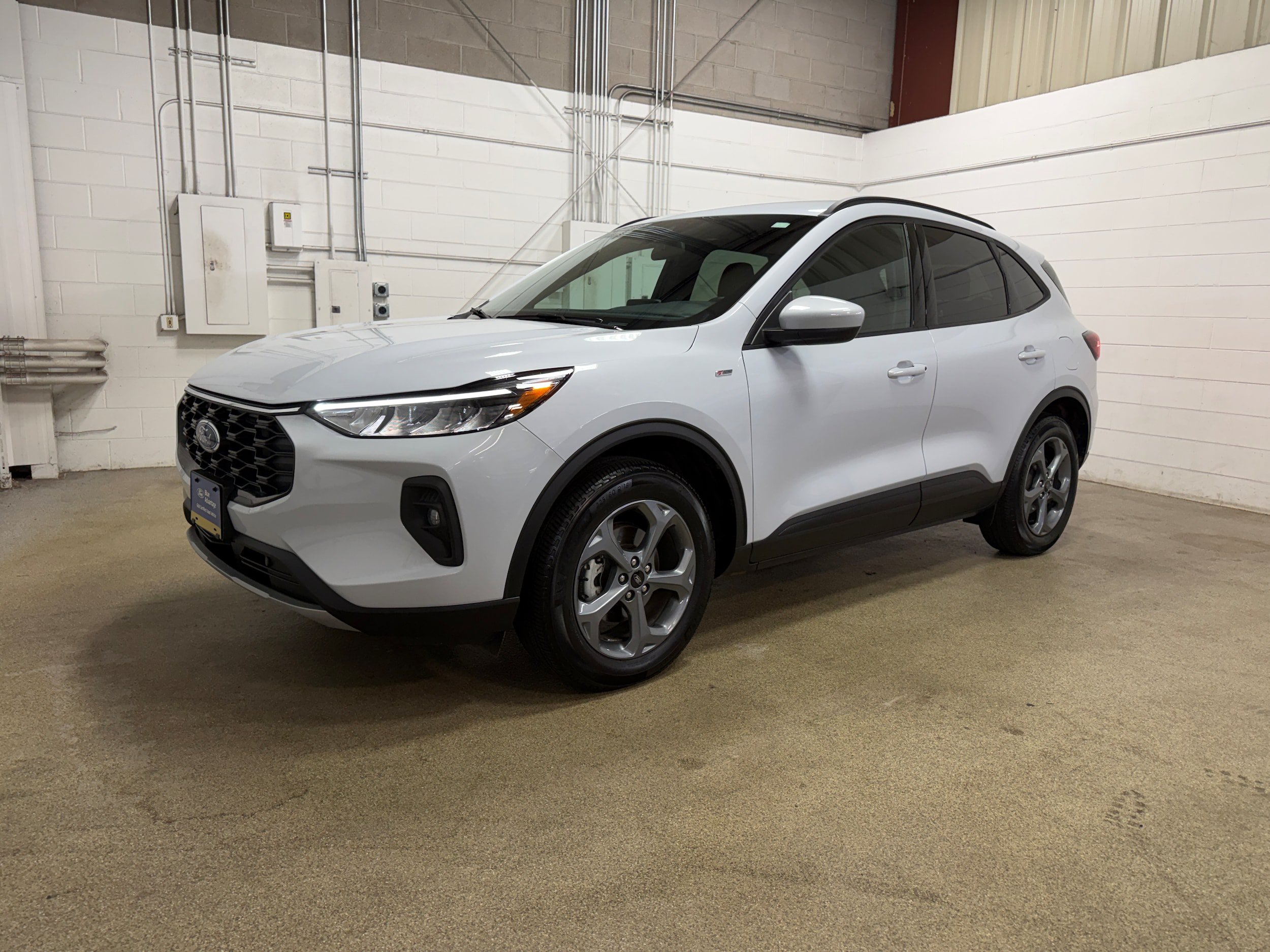 Certified 2025 Ford Escape ST-Line Select AWD/4WD image 2