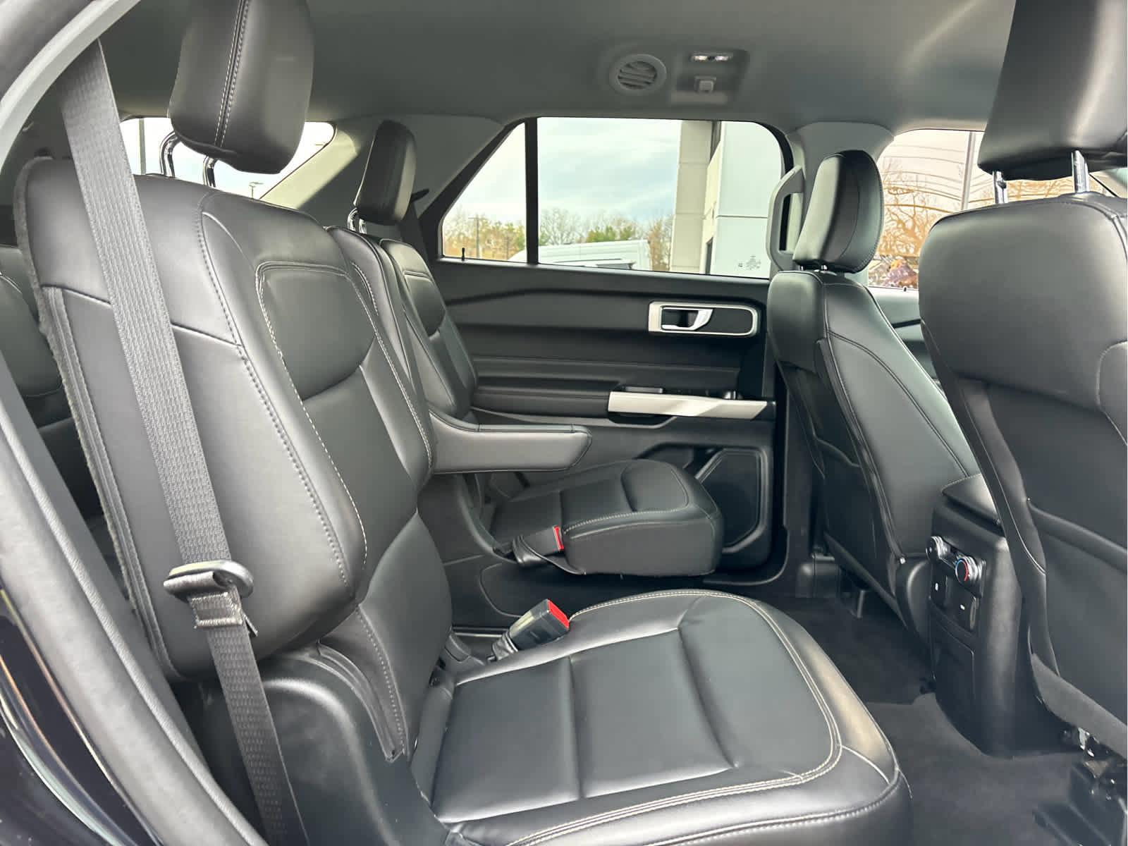 Certified 2022 Ford Explorer XLT w/ Equipment Group 202A image 32