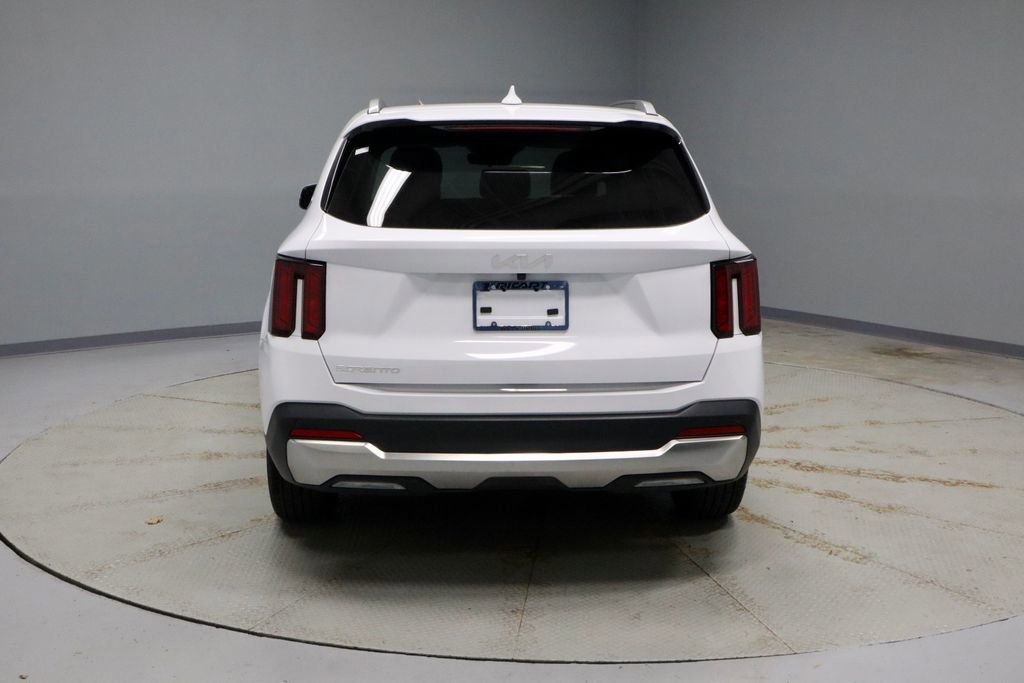 Used 2025 Kia Sorento S w/ Panoramic Sunroof Package image 4