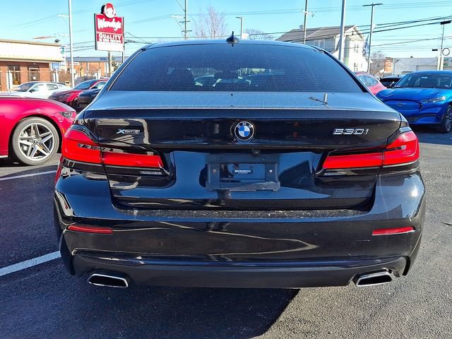Used 2021 BMW 530i xDrive w/ Premium Package image 3