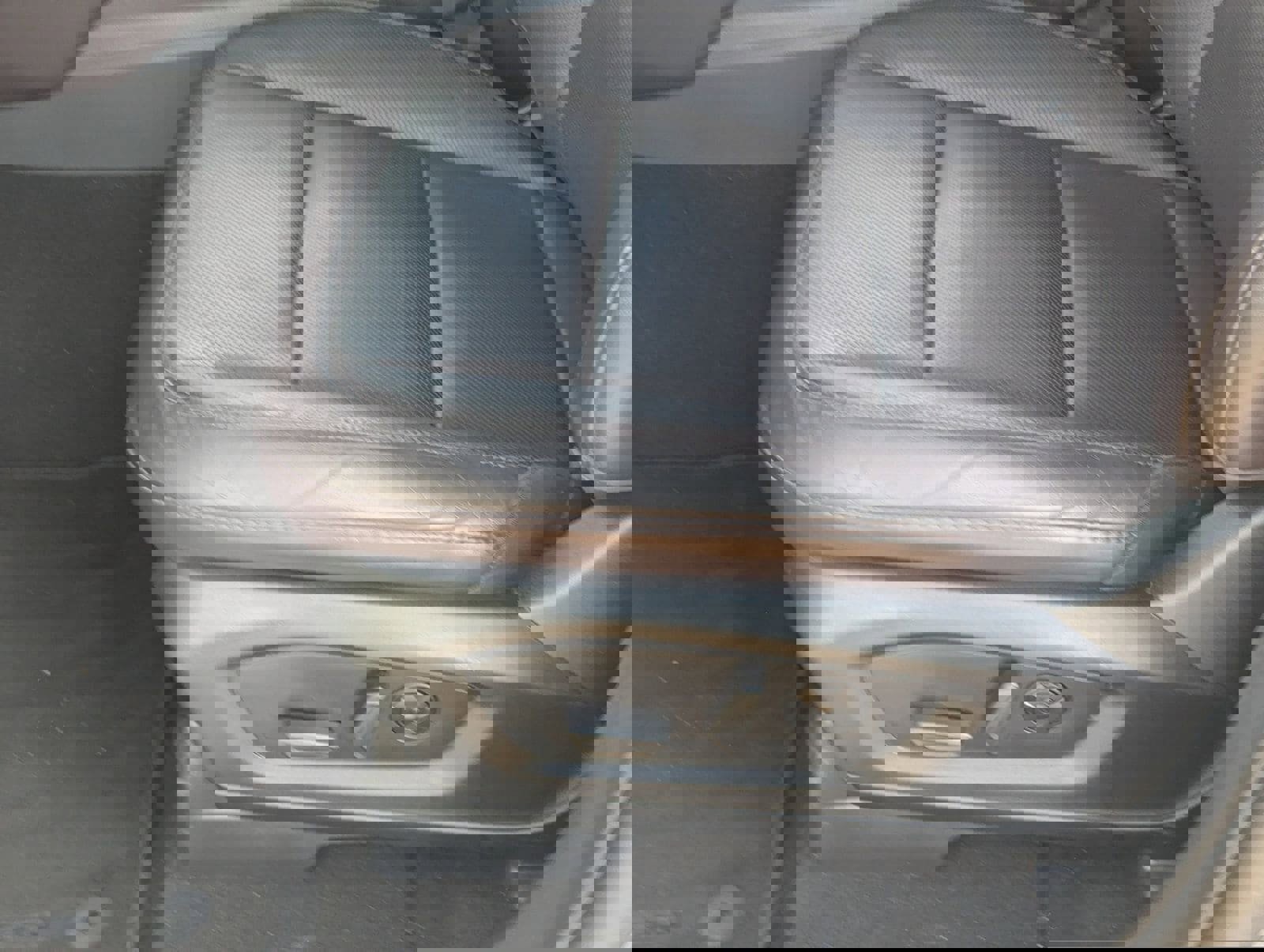 Certified 2025 Ford Explorer Platinum w/ LUX Leather Package image 19