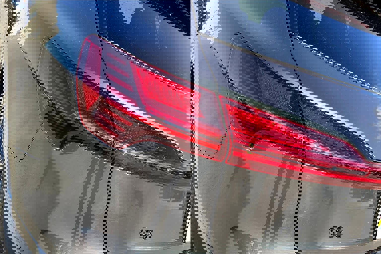 Used 2024 Audi Q8 e-tron Premium Plus w/ Premium Plus Package image 32