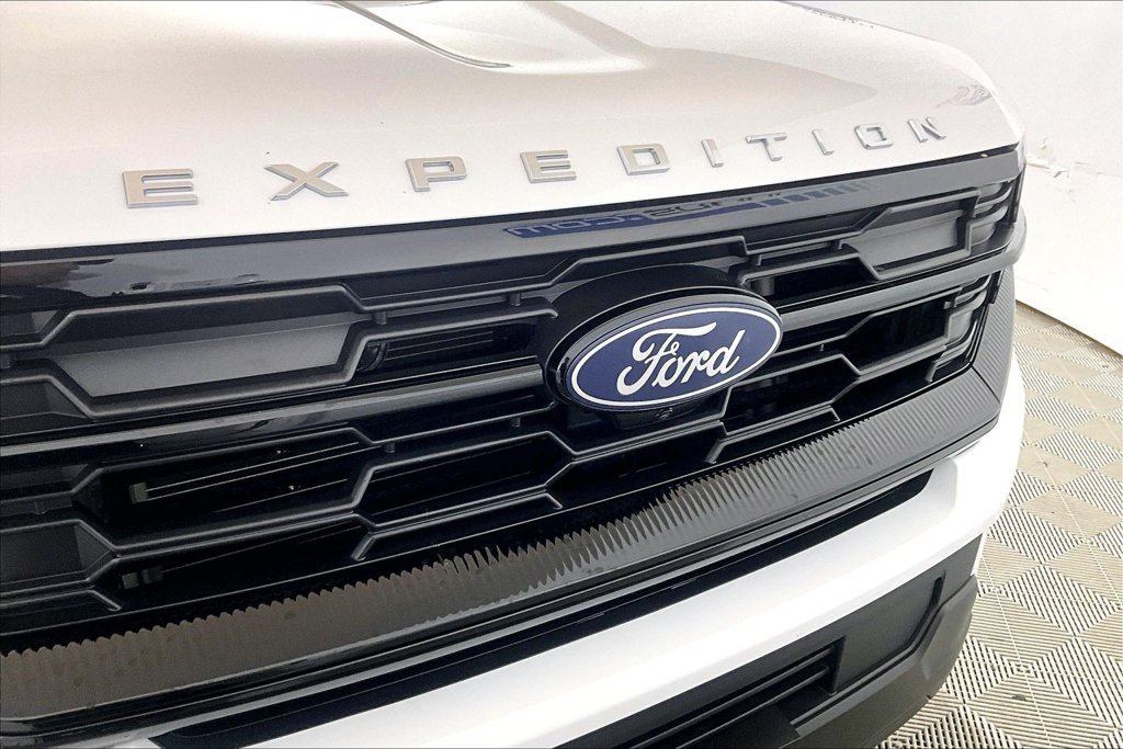 Certified 2025 Ford Expedition Active AWD/4WD image 24