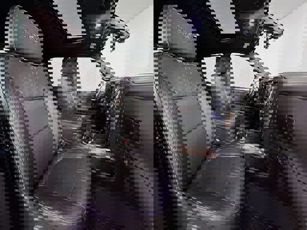 Used 2019 Chevrolet Silverado 1500 High Country w/ Technology Package image 18