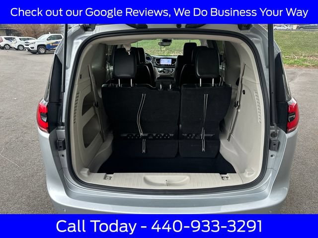 Used 2023 Chrysler Pacifica Touring-L FWD image 24