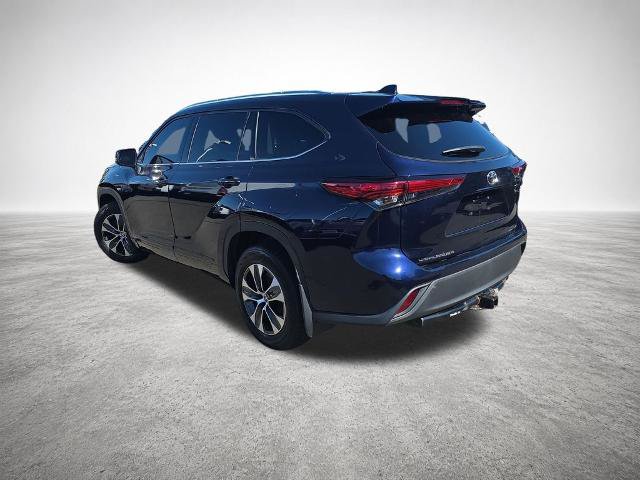 Used 2021 Toyota Highlander XLE AWD/4WD image 6