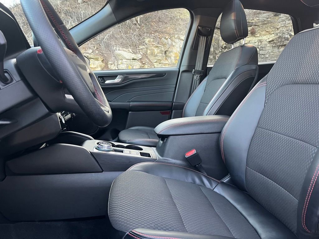 Certified 2024 Ford Escape ST-Line w/ Tech Pack #1 image 18