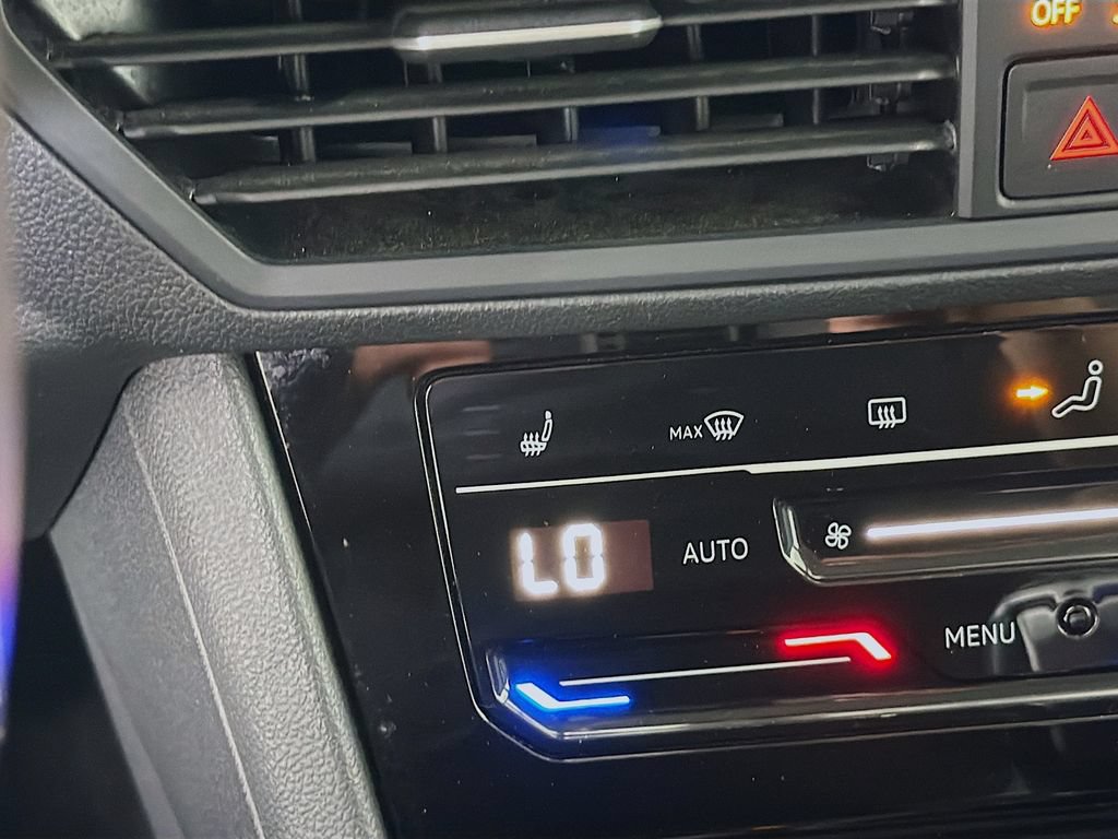 Used 2025 Volkswagen Jetta SE FWD image 22