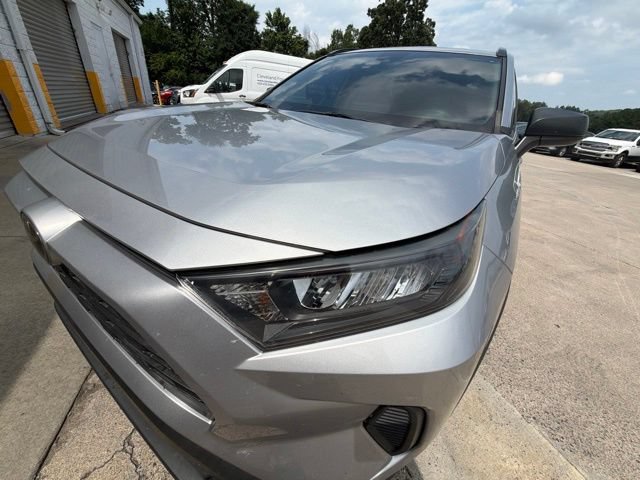 Used 2019 Toyota RAV4 LE w/ Carpet Mat Package FWD image 16