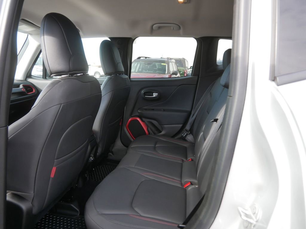 Used 2018 Jeep Renegade Trailhawk AWD/4WD image 16