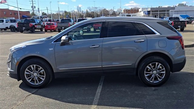 Used 2021 Cadillac XT5 Premium Luxury image 3