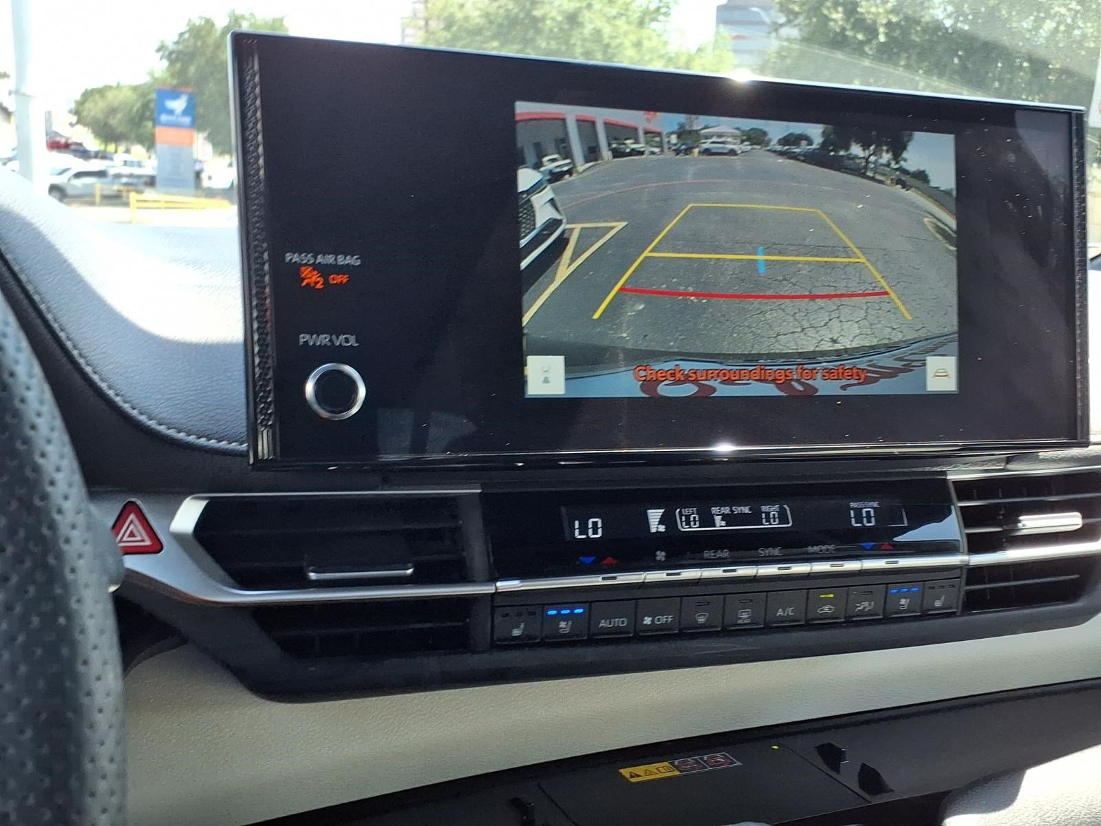 Used 2025 Toyota Sienna Limited AWD/4WD image 16
