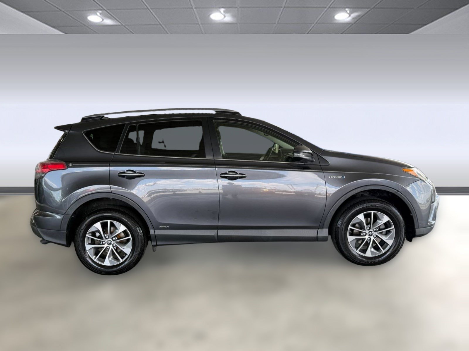 Used 2018 Toyota RAV4 XLE AWD/4WD image 8