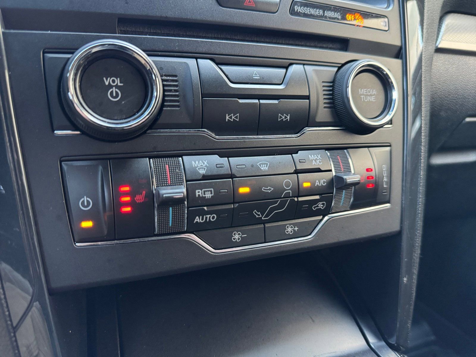 Certified 2018 Ford Explorer XLT w/ Equipment Group 202A image 22