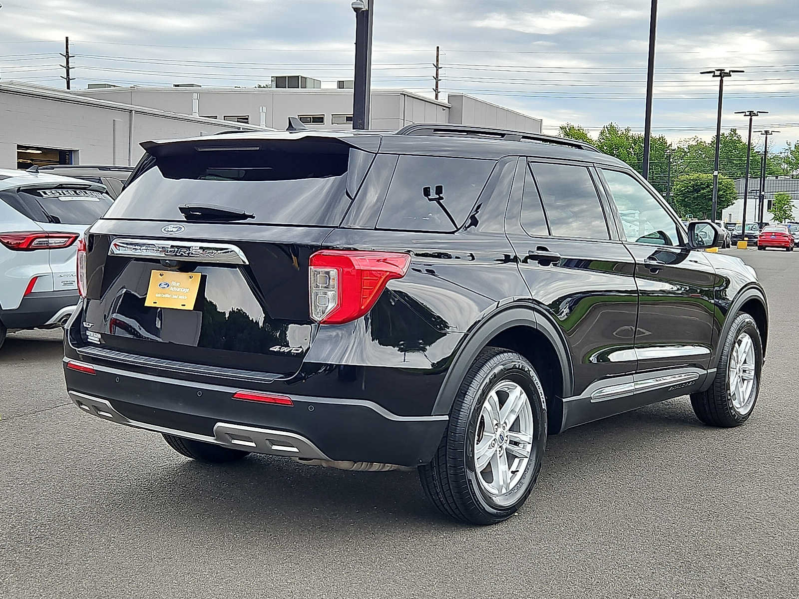 Certified 2023 Ford Explorer XLT w/ Equipment Group 202A AWD/4WD image 7